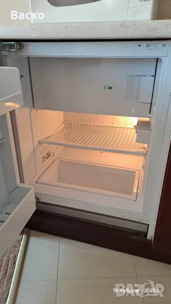 Хладилник за вграждане под плот Indesit , снимка 1