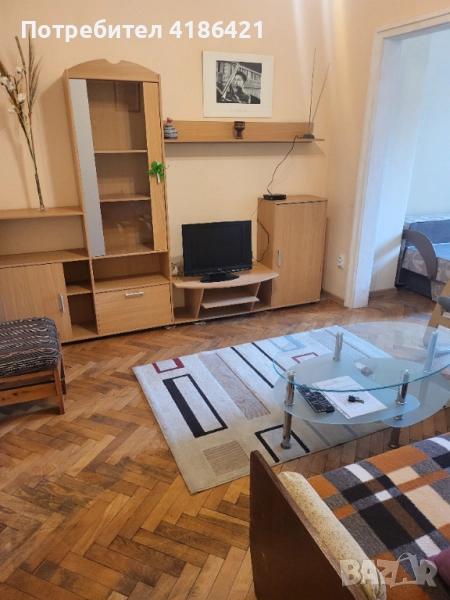 Продавам просторен 2 стаен апартамент в центъра, снимка 1