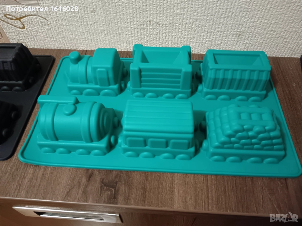 Силиконов молд с формички на влак - локомотив с вагончета, снимка 1