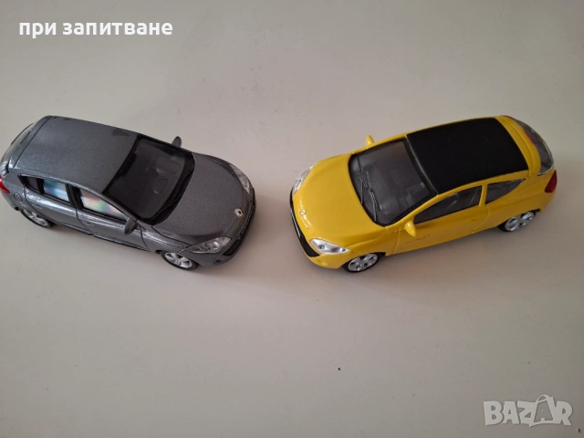 2 бр. Renault Megane, 1/43, Welly и Mondо motors, снимка 3 - Колекции - 50754834
