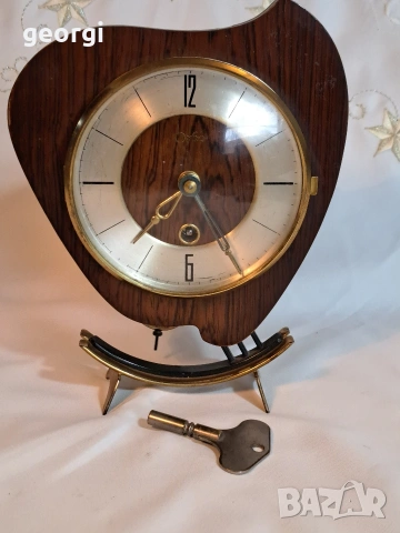 настолен механичен часовник Orfac, снимка 2 - Антикварни и старинни предмети - 53093448