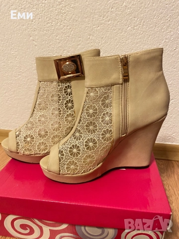 Дамски обувки на платформа