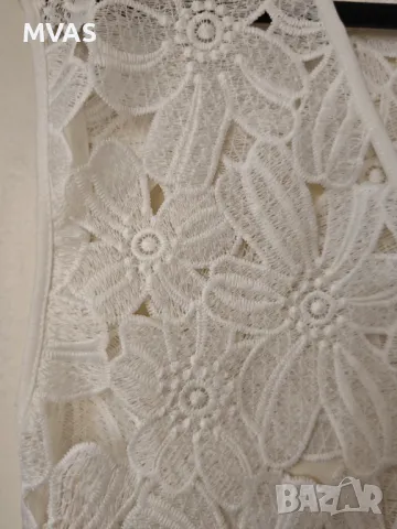 Нова бяла плажна рокля на цветя плетена S M, снимка 3 - Рокли - 49509685