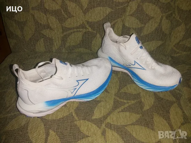 Дамски маратонки Mezuno Wave neo wind, снимка 2 - Маратонки - 47397760