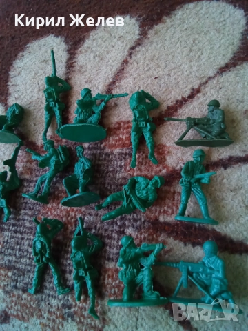 Войници пластмасови 12 броя 51738, снимка 8 - Колекции - 52105799
