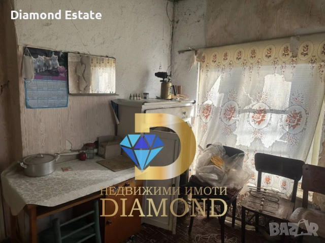 Едноетажна къща с двор в село Златна ливада, общ. Чирпан, снимка 10 - Къщи - 52872827