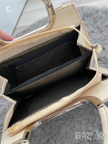 Дамска чанта, снимка 4 - Чанти - 53141164