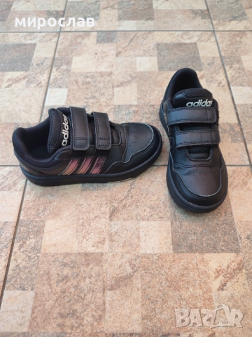 Детски маратонки Адидас 30-ти номер , снимка 5 - Детски маратонки - 51639852
