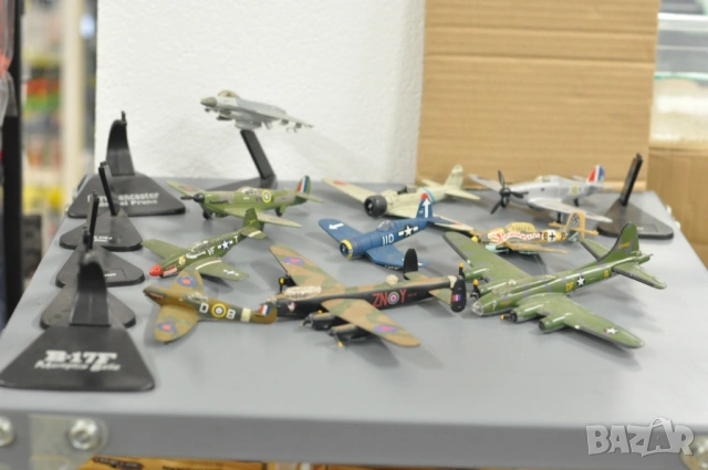 10 броя метални самолетчета