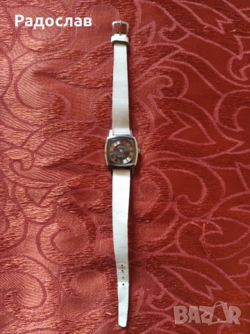 стар механичен часовник CARDINAL