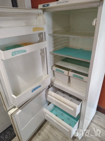 Хладилник с фризер, Зануси 1,52м.Отлична работа. Договаряне.