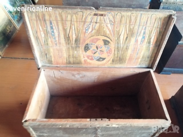 Стар дървен сандък 