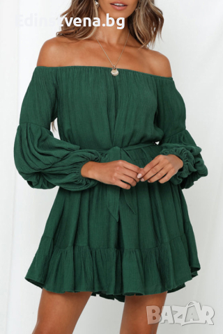 Дамска къса рокля в зелено с дълъг ръкав и паднало деколте