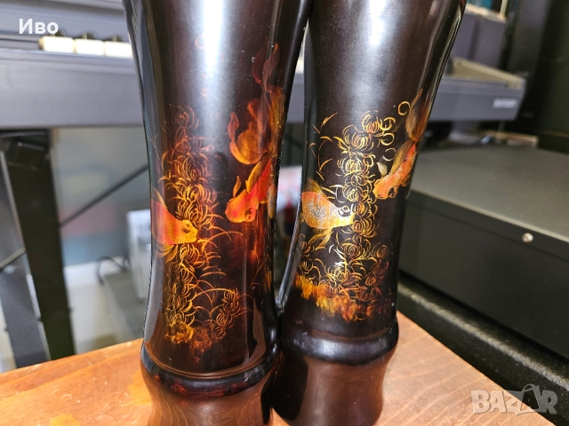 Антична китайска ваза със златни рибки. По 20лв./бр. ДветеВ отлично техническо и визуално състояние.