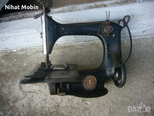 Стара малка шевна машина, снимка 3 - Антикварни и старинни предмети - 51609096