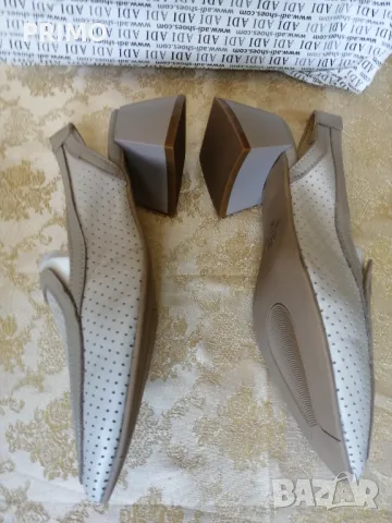 Ежедневни дамски обувки – отворена пета Lara от естествена кожа с перфорация в таупе и бежово, снимка 3 - Дамски ежедневни обувки - 50122299