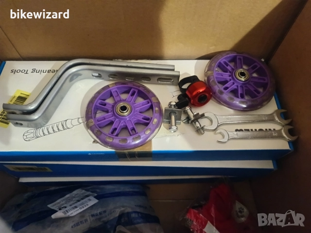 Светещи помощни колела + инструменти и звънец за 12-18 инча велосипед НОВИ, снимка 2 - Части за велосипеди - 51414343