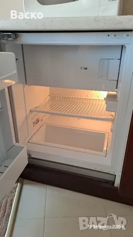 Хладилник за вграждане под плот Indesit 