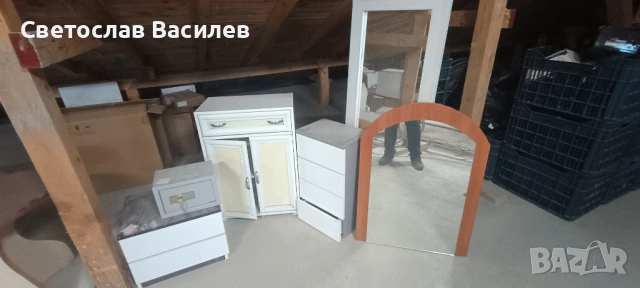 Продавам мебели - шкафове, маса и огледала