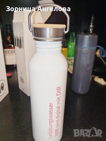Нова бутилка от неръждаема стомана с бамбукова капачка , снимка 2 - Други стоки за дома - 53416654