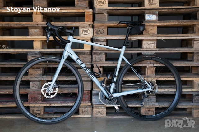 Шосеен велосипед CUBE Attain Pro 58