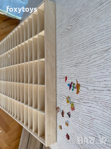 Дефектен дървен рафт, етажерка за колички, 90 отделения, Hot wheels, снимка 16 - Коли, камиони, мотори, писти - 53736218