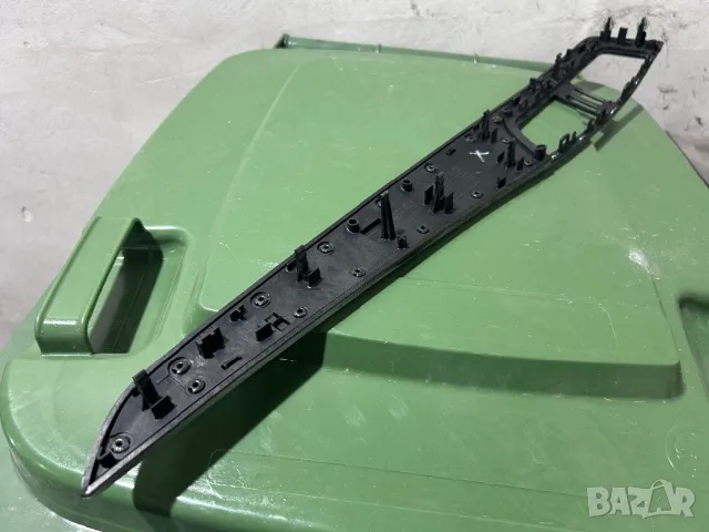 Лайсна за табло Мерцедес Ц класа W204 , снимка 3 - Части - 48793518