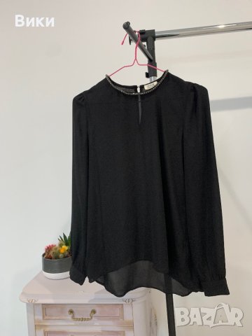 Красива блуза в размер XS, снимка 2 - Блузи с дълъг ръкав и пуловери - 44259939