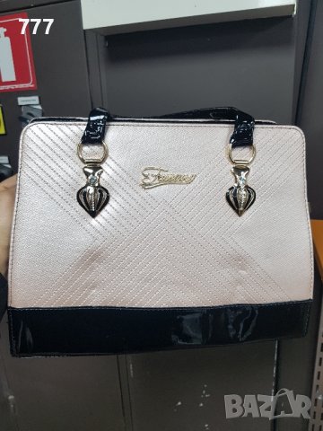 Дамска чанта, снимка 3 - Чанти - 44218174