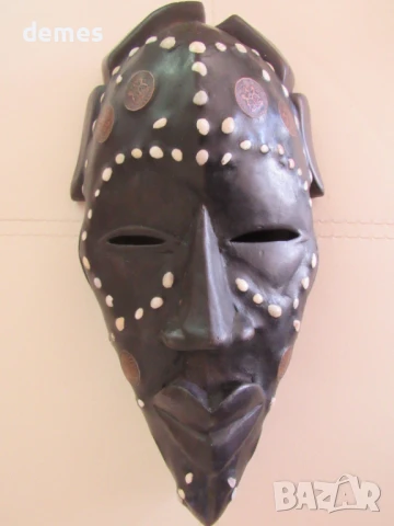 Африканска маска с медни инкрустации-голяма