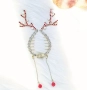 🎄 Коледна фиба с еленови рога – елегантен дамски аксесоар с перли и златни детайли, снимка 4
