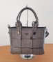 Луксозна чанта Guess/сива код SG55G, снимка 1 - Чанти - 32111938