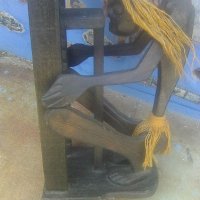 Африканска етажерка за дискети албуми - барче със статуя на седящ негър, снимка 2 - Други ценни предмети - 41597716