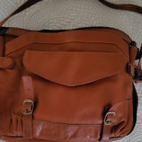 Продавам дамска чанта естествена кожа , снимка 3 - Чанти - 42227946