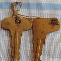 Два стари ключа за соц автомобили редки за КОЛЕКЦИЯ ДЕКОРАЦИЯ БИТОВ КЪТ 41911, снимка 5 - Други ценни предмети - 44835056
