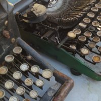 Пишещи машини Erika Underwood, снимка 1 - Антикварни и старинни предмети - 41285614