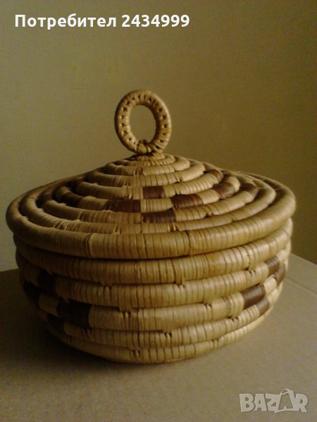 Африканска крьгла кутия от растителна материя., снимка 1
