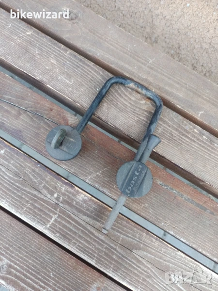 Basta ключалка за задната гума+ 1 ключ, снимка 1