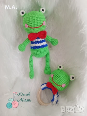Ръчно плетен комплект дрънкалка и играчка за бебе , снимка 3 - Плюшени играчки - 51243819