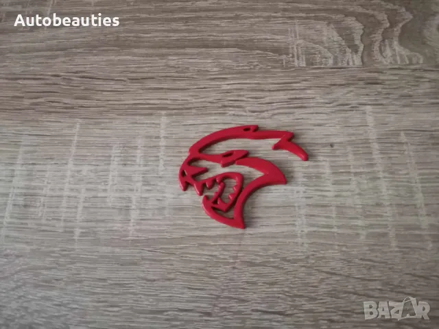 Hellcat лого червена емблема лява