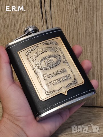 Подаръчна манерка Jack Daniels Tennessee whiskey лазерно гравирана неръждаема стомана и кожа, снимка 5 - Други - 41658036