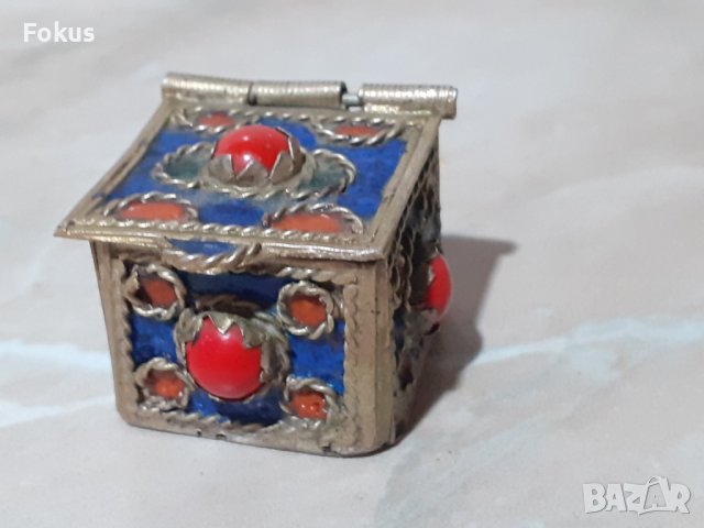 Красива малка кутийка с емайл, снимка 2 - Антикварни и старинни предмети - 44149079