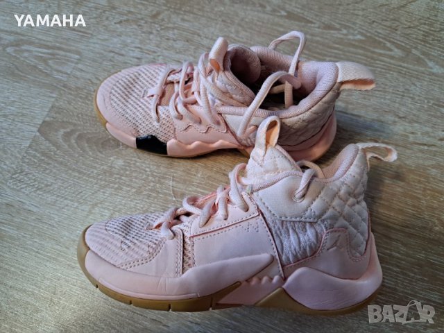 Air Jordan  Кецове за Момиче 29.5, снимка 2 - Детски маратонки - 41967651