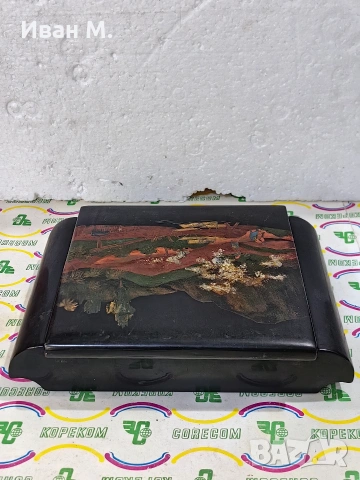 Рисувана стара дървена кутия с огледало за бижута 