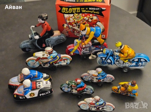 Колекция от 9 стари мотоциклета 