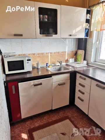 Напълно ОБЗАВЕДЕН апартамент с ГАРАЖ и  ДВОРНО място, снимка 4 - Апартаменти - 51330615