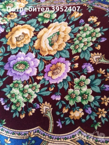 Дамски вълнен шал, снимка 2 - Шалове - 53684303