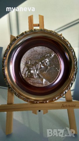 Метална чиния, барелеф "Укротителя на коне"(18 см)и църква в Коломенское(12 см) , снимка 2 - Пана - 39745498