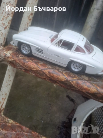Метални  колекционерски Mercedes Banz 300SL Burago Italy 1:18 метален ретро модел, снимка 13 - Колекции - 53020517