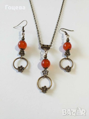 Новият ни комплект обеци и колие с камъни Карнеол и халки и цветя в цвят Античен бронз 